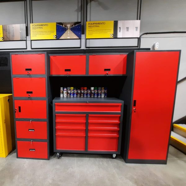 Mueble-de-taller-industrial-para-herramientas-rojo-